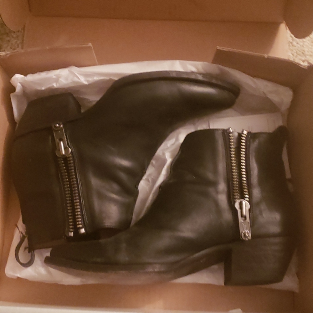 EUC Frye black double zip moto booties